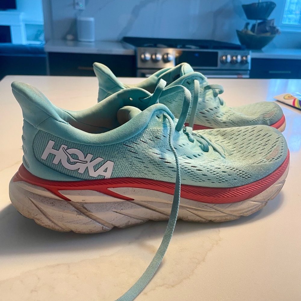 Hoka W Clifton 8 - Size 7.5B